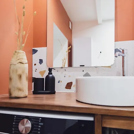 70 Cour La Fontaine Апартаменты *