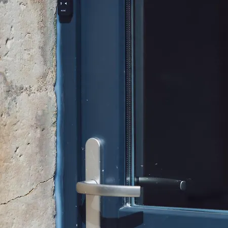 70 Cour La Fontaine Apartment