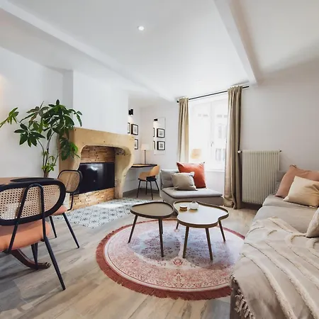 70 Cour La Fontaine Apartment